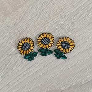 Strykmärken med solrosmotiv: Liten blomapplikation (3 st.)