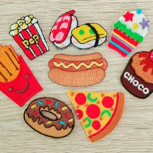 Broderade matmärken: Cupcake, Pizza, Munk, Popcorn, Sushi Strykmärken (8-pack)