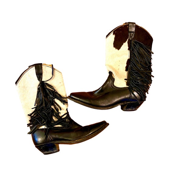 vintage cow print leather fringe cowboy boots | 7.