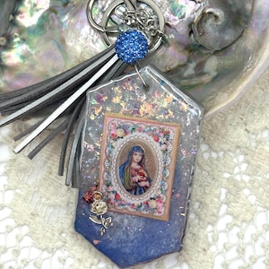 Jungfrau Maria, Mutter und Schwester, handgemachter Schlüsselanhänger, Taschenanhänger, Taschenanhänger, Epoxy-Schlüsselanhänger, katholischer Schlüsselanhänger, katholisches Geschenk