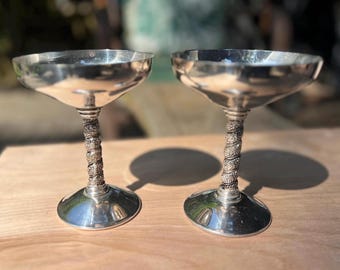 Vintage Paar versilberte Champagne Coupés Made in Spain mit kunstvollem Design