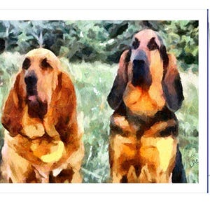 Puede incluir: Tarjeta de felicitación con una imagen pintada de dos perros Bloodhound. Los perros tienen orejas largas y caídas y una cara arrugada. Los perros son principalmente marrones y negros, con un fondo verde.