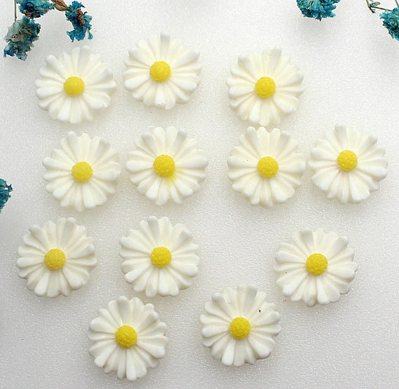 Small Mix Bunch of Daisy Resin Buttons set of 8 10mm x 2mm