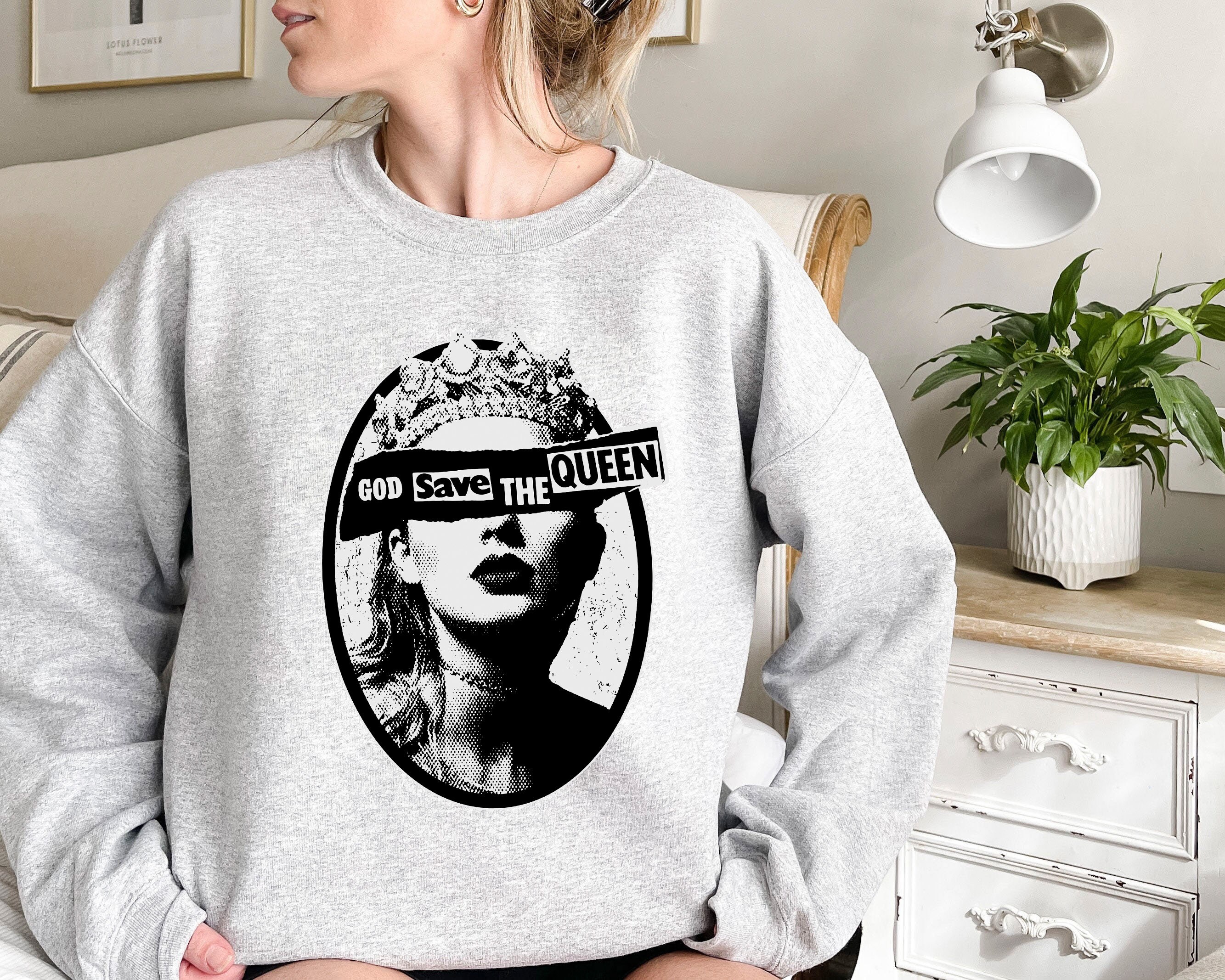 Vintage hotsell queen sweatshirt