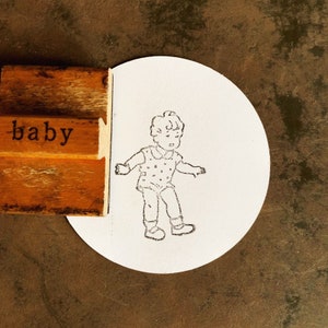 Grand tampon bébé vintage, image de marche pour tout-petits, décoration unique pour chambre d'enfant