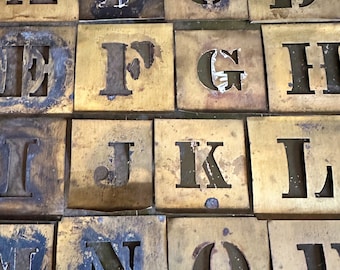 Plantillas de letras de latón antiguo, decoración industrial vintage