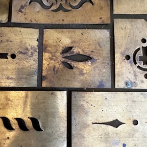 Szablony, kształty i wzory Vintage Brass Designs do drukowania na tkaninach, projektowania dzienników i planerów