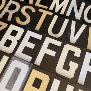 Letras metálicas vintage de 6,35 cm, letras, números y símbolos industriales Unitype, decoración rústica en blanco y negro, tablón de anuncios para iglesias.