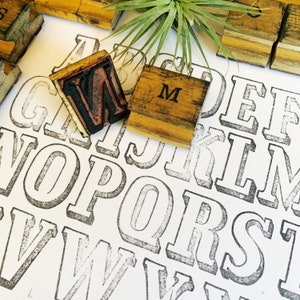 Kies je stempels | Grote vintage alfabetstempel serif en omtrekstijl, ABC-monogrambrieven slakkenpost ambachtelijke benodigdheden