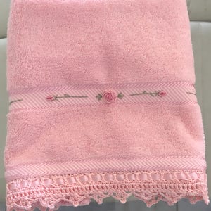 Deluxe hand towel pale pink.