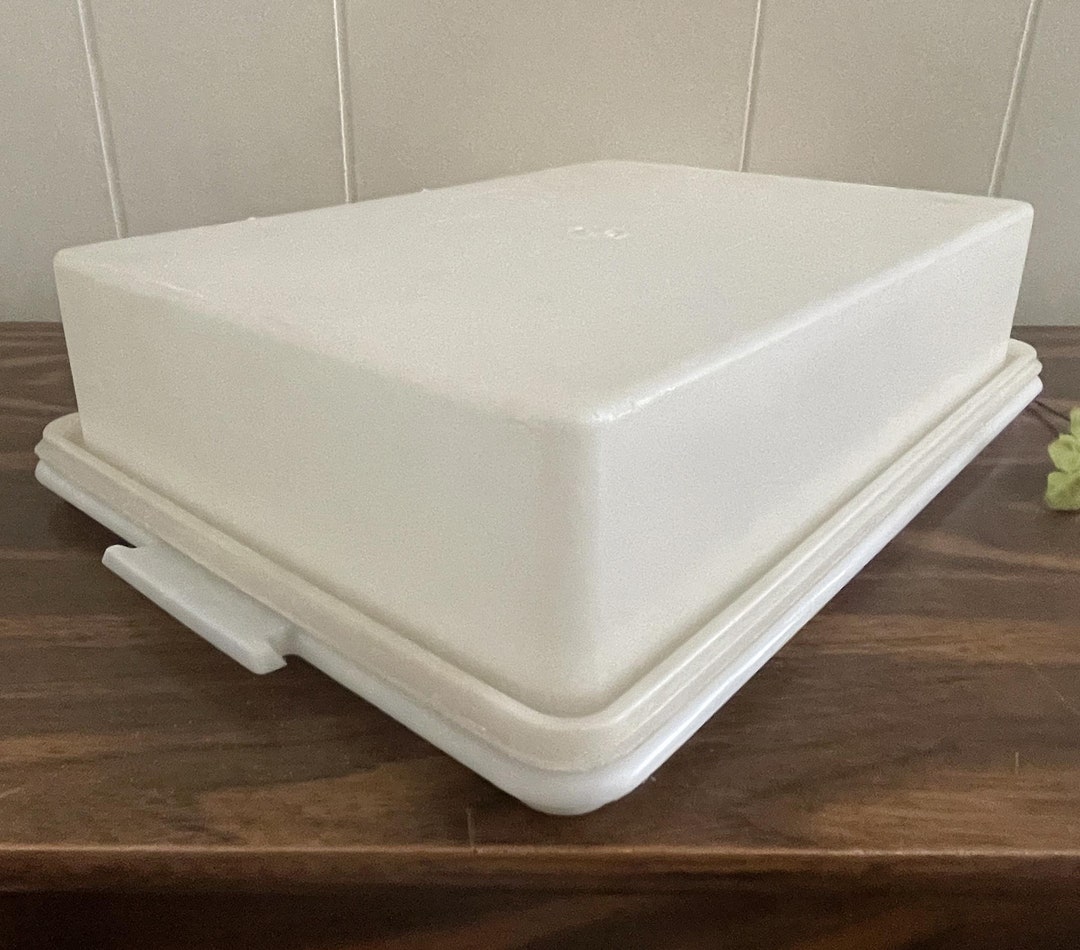 Rectangular Locking Tupperware Vintage Tupperware White Oblong Cake Taker, Large Rectangular 1970s ...