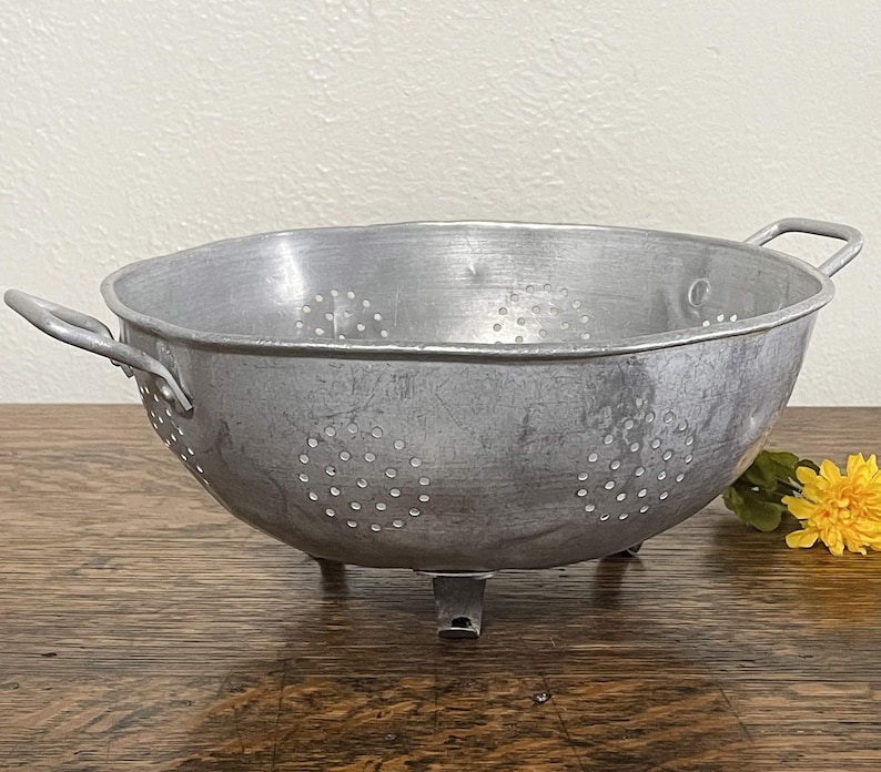 Vintage Selco Canada Large Primitive 3-legged Handled Aluminum Colander ...
