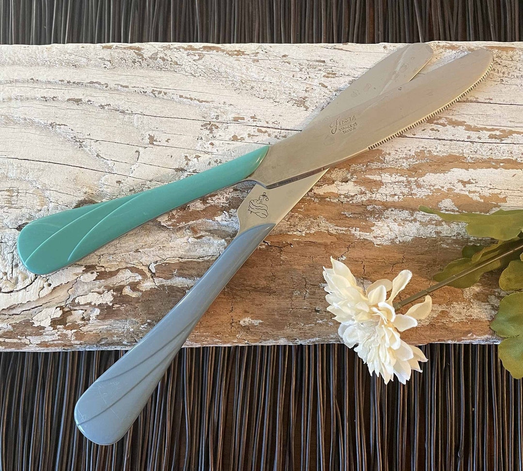 2 Fiesta Ware Stainless Steel Knives, Colorful Plastic Swirl Handles