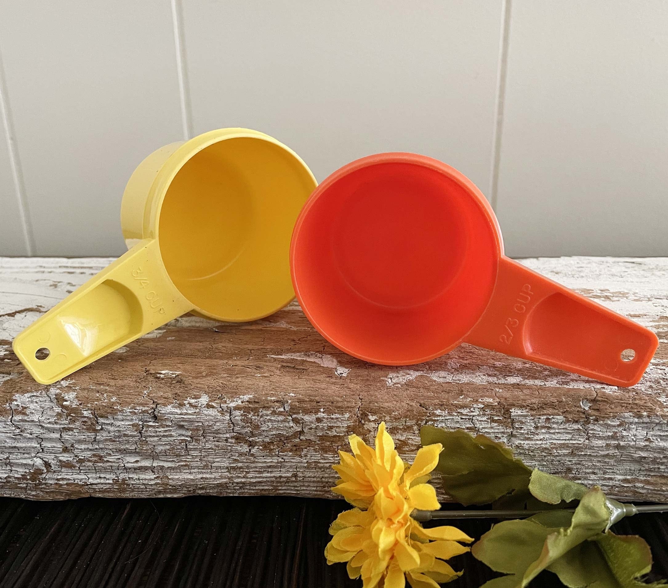 Tupperware Vintage Measuring Cup Set for Sale in Mount Prospect, IL -  OfferUp