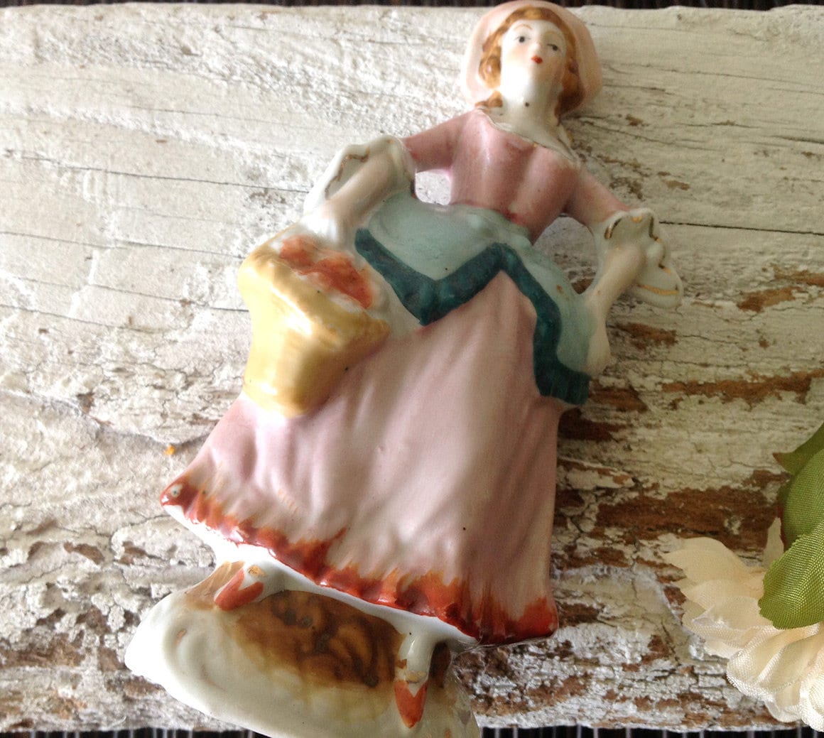 Occupied In Figurine Woman Victorian 女の人のオブジェ Japan sale for Collectibles 置物