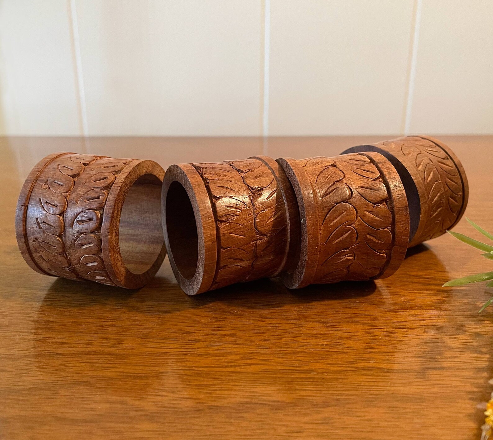 4 Vintage Carved Wooden Napkin Rings Place Settings Etsy