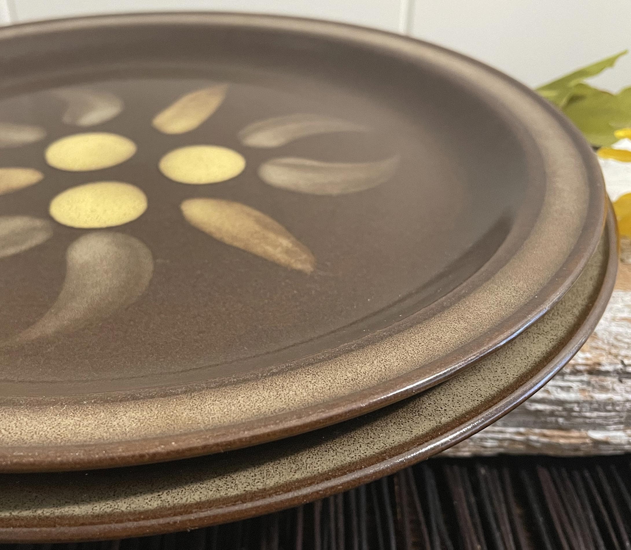 SET of 2 Georges Briard Aztec Stoneware Dinner Plates, Dark Brown