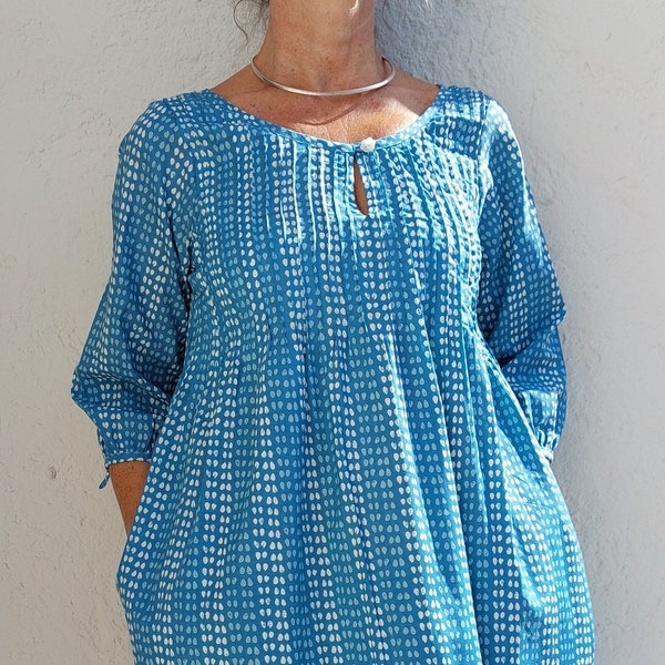 front pleated dress in cotton,blue-grey dots pattern