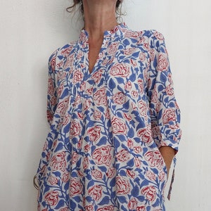 pleat tunic-dress in cotton, blue-red floral pattern