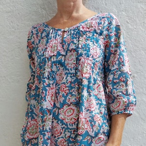 midi dress in cotton hand block printed,turquoise color and big red flowers,boheme chic outfit,worn as a dress or tunic,front pleated