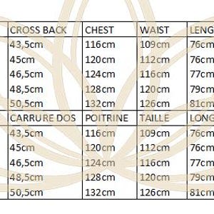 May include: A size chart table with black text on a white background, featuring two identical sections in English and French. It lists measurements in centimeters for sizes S, M, L, XL, and XXL, covering cross back, chest, waist, and length dimensions.