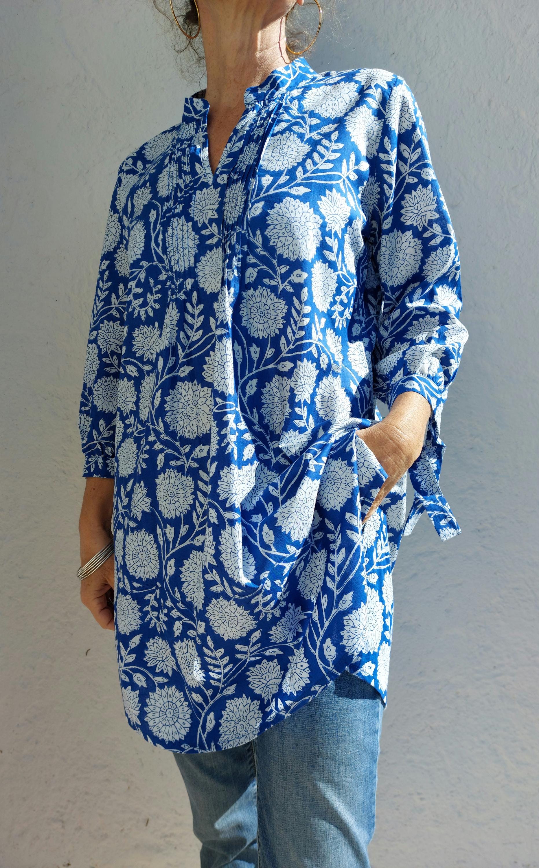 pop-over shirt in cotton, navy blue floral pattern