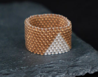 Geometric bead ring - Beaded ring - Geometric ring - Triangle ring - Bead ring - Bead jewelry - Minimalistic bead ring - Minimalistic