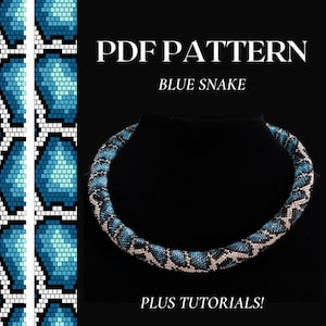 Könnte beinhalten: PDF-Muster für eine blaue Schlangenperlenkette. Das Muster enthält Anweisungen und Tutorials.