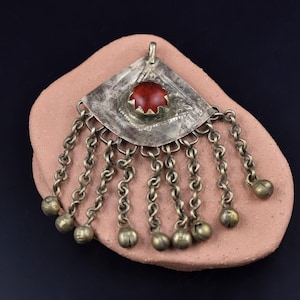 Colgante afgano triangular: joyería de plata alemana de la tribu Kuchi