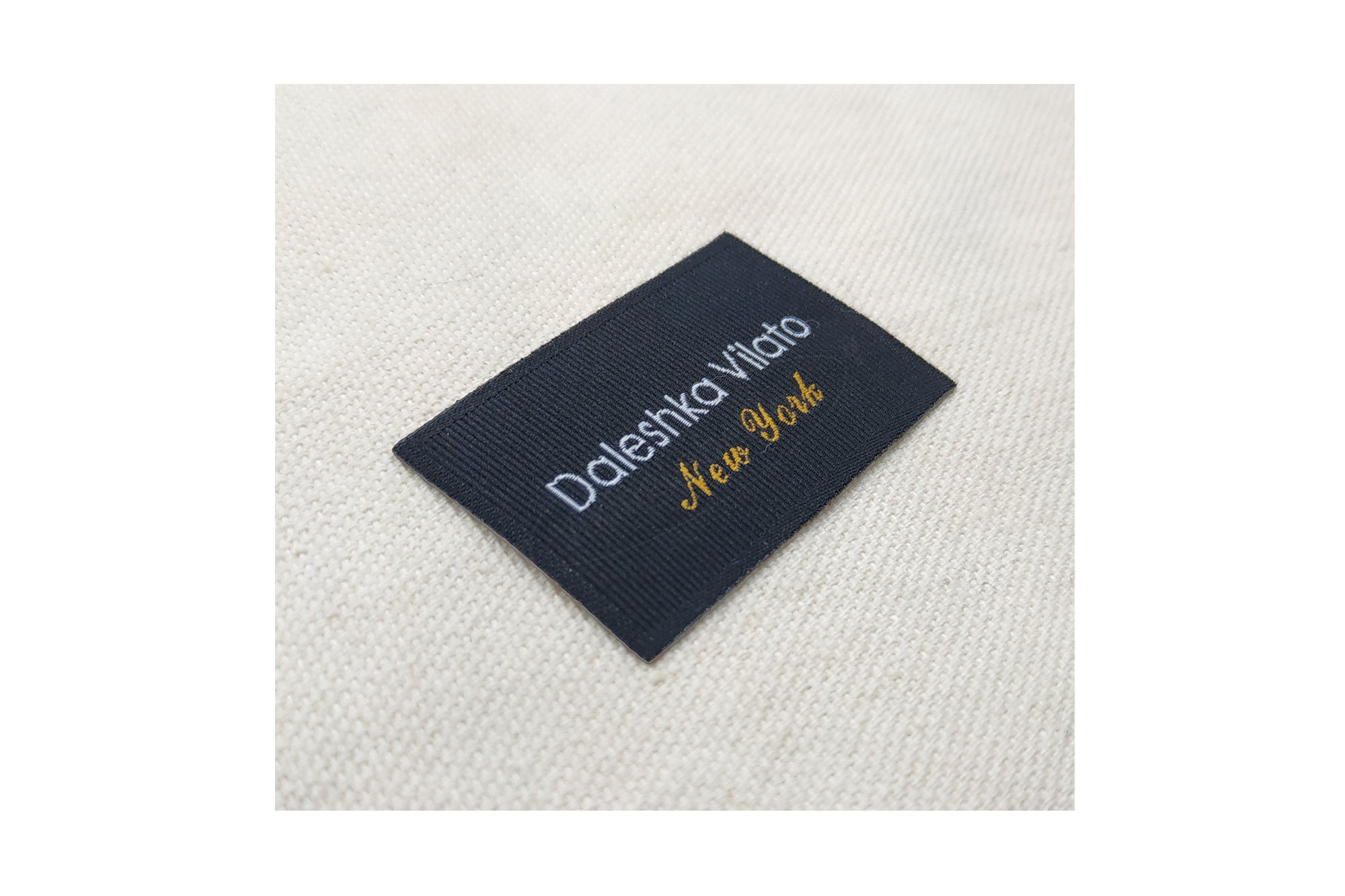  Wunderlabel Personalized Custom Customize Standard Iron on  Woven Label with Frame Crafting Ribbons Tag Clothing Sewing Sew Clothes  Garment Fabric Material Embroidered Label Labels Tags, 100 Labels : Arts,  Crafts
