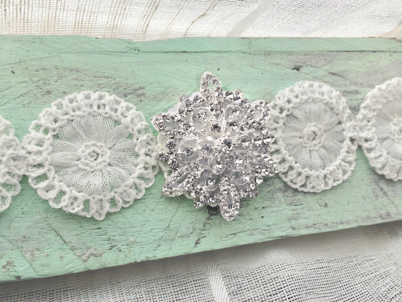 NOEL Winter Wedding Garter White Garter Winter Wonderland Wedding Garter Beautiful Lace Garder Snowflake Wedding Snowflake Garter Set