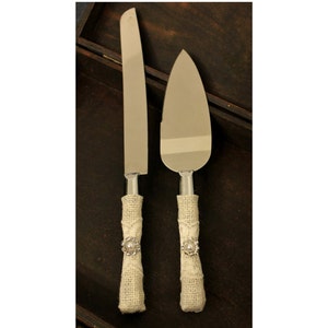 Wedding Cake Server and Knife, Burlap and Lace Wedding Cake Cutter, Western wedding cake cutter, Ivory lace and ribbon, Burlap wedding decor