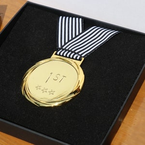Medalla de logro / 1.º / Ganador / Bien hecho / Lo lograste / Regalo de recompensa positiva