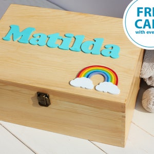Caja de recuerdos personalizada / Caja de memoria arco iris personalizada / gran caja de bautizo de madera / regalo de Navidad / 1er regalo de cumpleaños / bebé arco iris