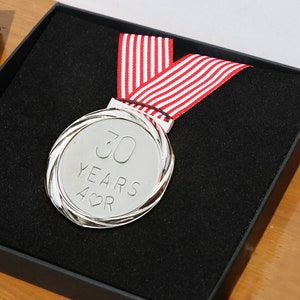 Médaille du 30e anniversaire de mariage - Dans une boîte - personnalisée | 30 ans de mariage | Cadeau 30e anniversaire fait main | Cadeau carte mari femme