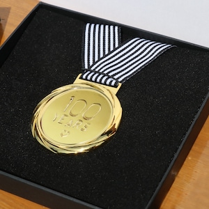 Medalha de 100º aniversário - Em uma caixa | 100 anos | Presente de 100º aniversário feito à mão | Centenário