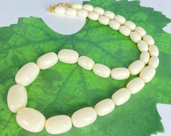 Vintage, Cream White Oval Acrylic Bead Necklace, Mid Century Modern