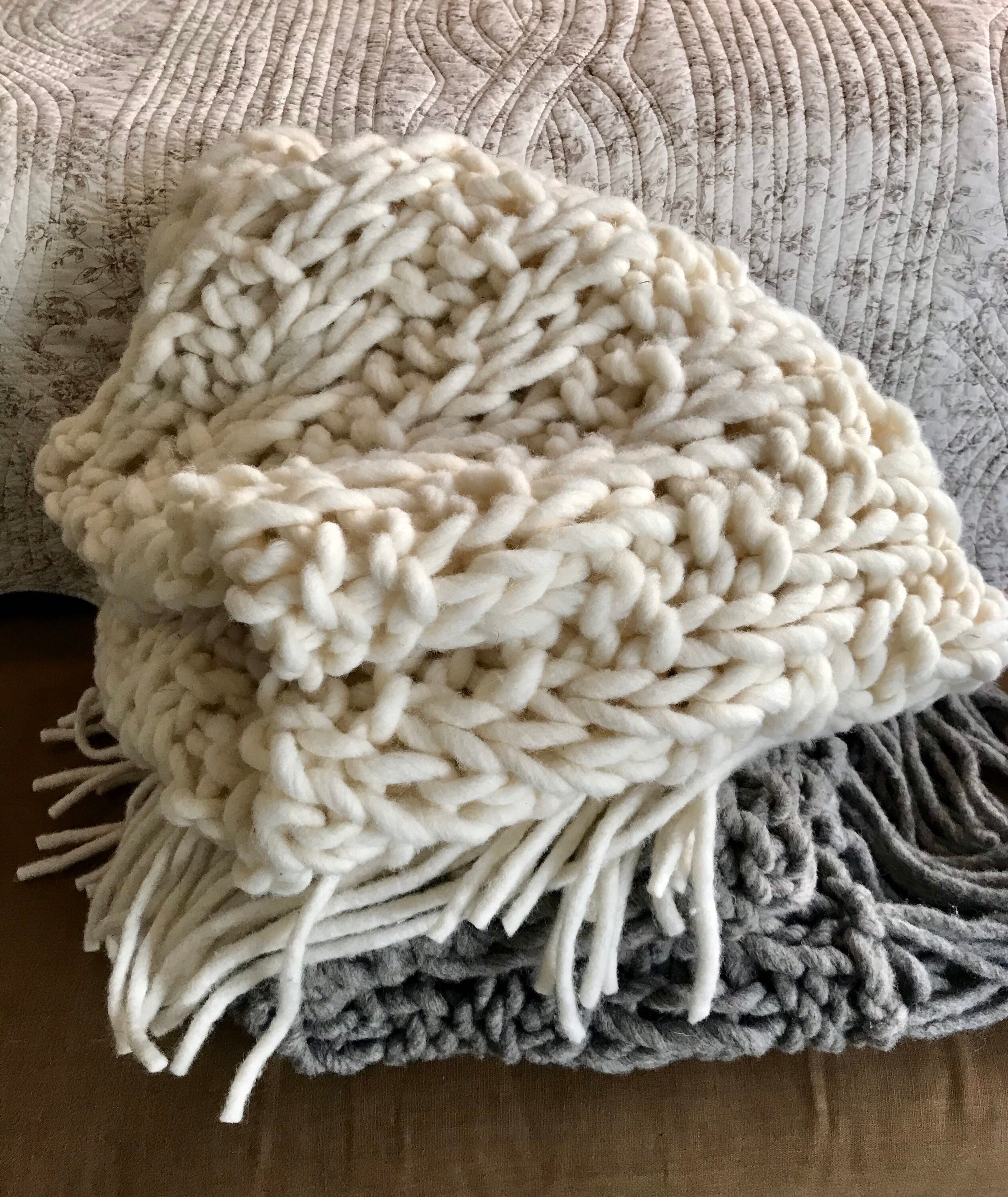 Chunky knit blanket with tassels sale
