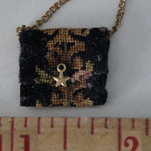 Puppenhaus Miniature Petit Point Geldbörse