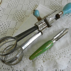 Vintage A & J Egg Beaters with White Knob Handle Patent 1923 – Attic and  Barn Treasures