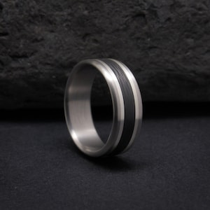 Titan, Sterlingsilber und Karbonfaser Ring oder Eheringe - Schwarzer Herrenring - Handgefertigter und personalisierter Ring - Made in Europe