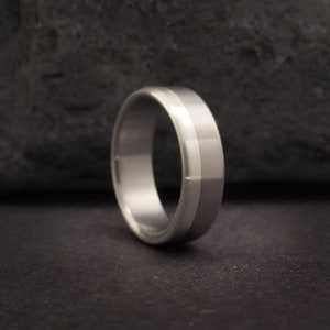 Titan und Sterling Silber Ring oder Eheringe - Gebürsteter Titanring - Handgefertigter und personalisierter Ring - Made in Europe