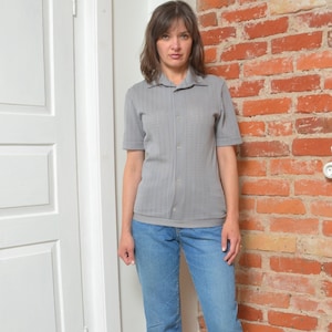 Camisa vintage anos 80 com gola transparente e botões - tamanho pequeno