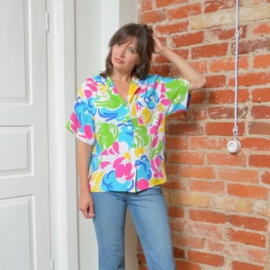 Vintage 90&#39;s Colorful Floral Print Blouse - Size Medium