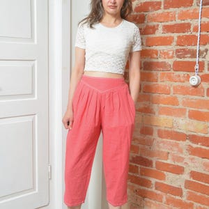 Vintage Coral Linen Cropped Pants – Pleated High Waist Capris – Size Small