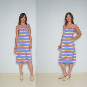 Riemchen Sommerkleid / Vintage 80er Jahre bunt gestreiftes ärmelloses langes Sommerkleid - Größe S
