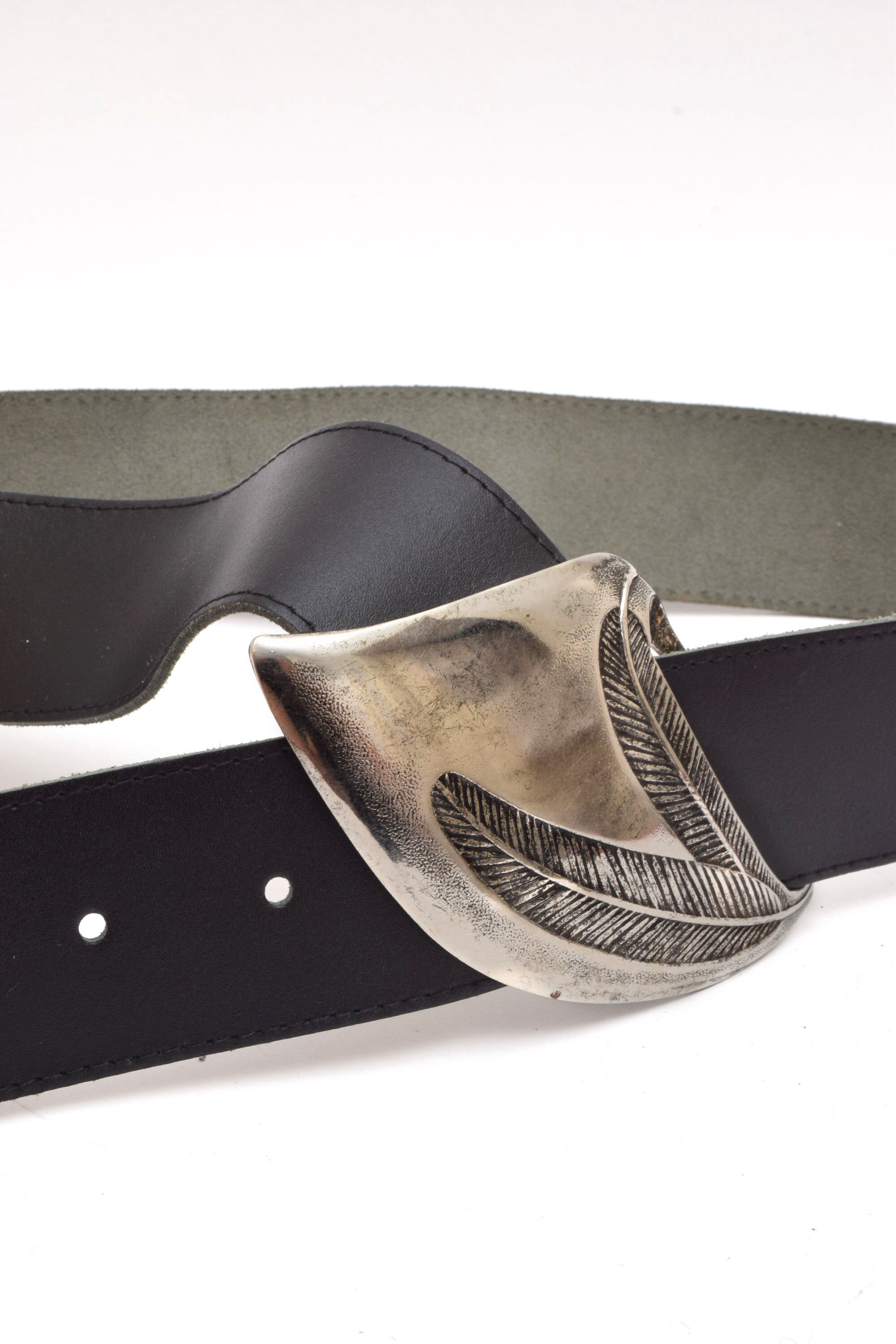 Vintage 90s Black Leather Belt: Engraved Silver Feather  display picture 2