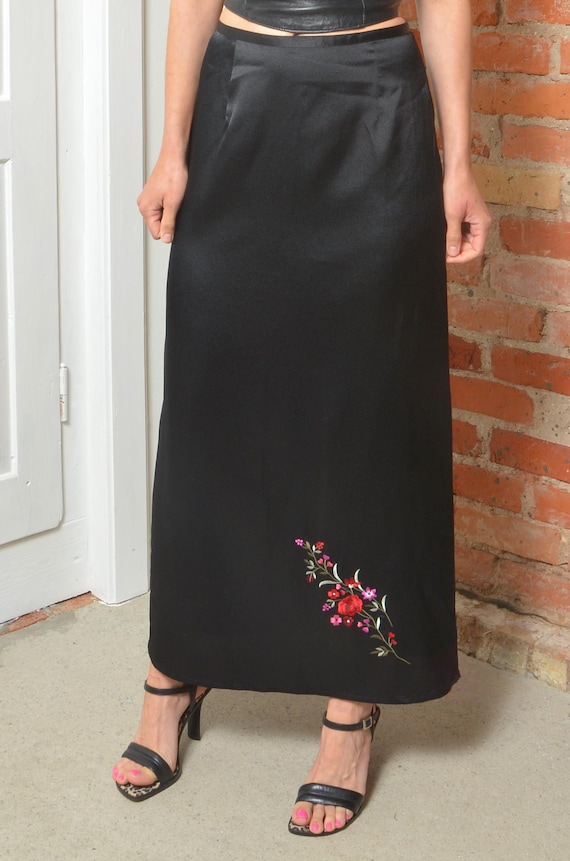 Y2K Black Satin Maxi Skirt With Red Floral Embroidery – Size