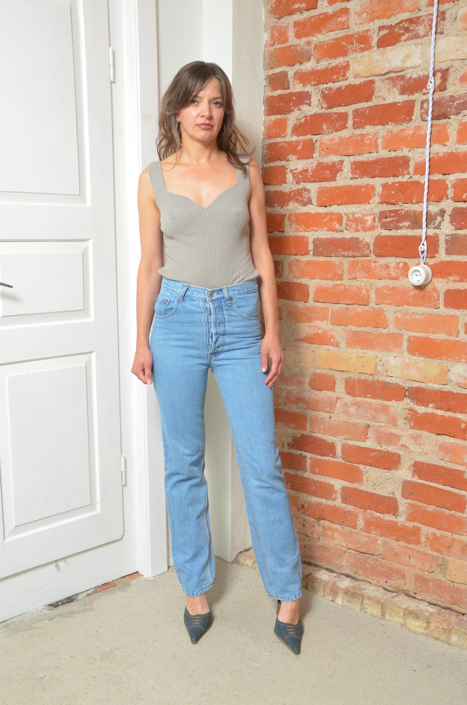 LEVI’S VINTAGE CLOTHING ２７５０１W３４ Levi's 501 Vintage Button Fly Jeans W27 L34 – High Waist Straight
