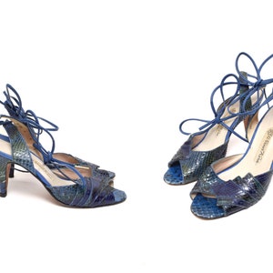 Escarpins en cuir bleu et vert vintage des années 90 en peau de serpent avec lacets de cheville 07-20